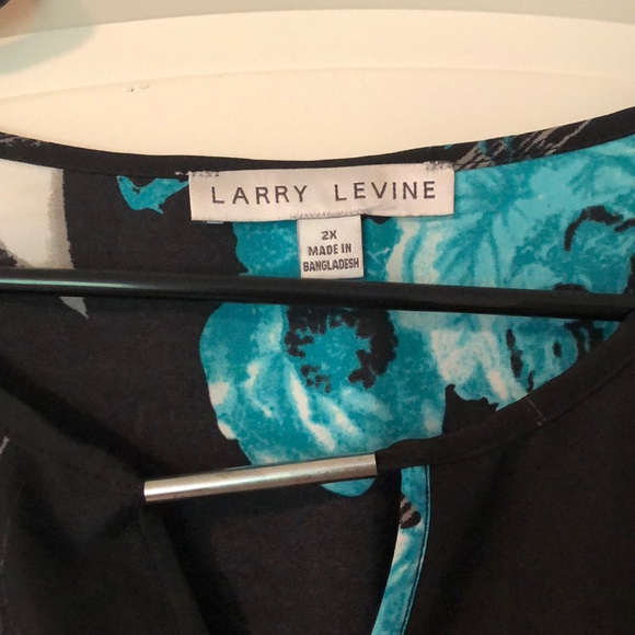 ❗️Sale❗️Larry Levine plus size top - Picture 2 of 5